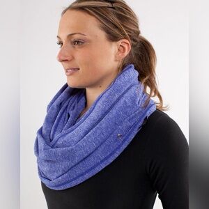Lululemon Infinity Scarf Heathered Pigment Blue